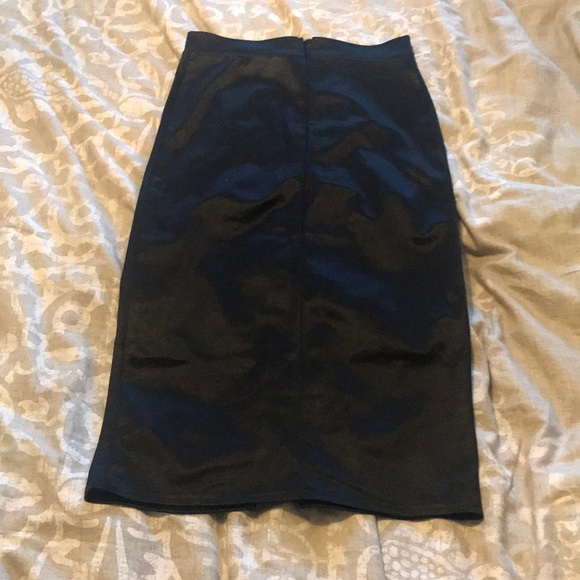 black pencil skirt - Picture 2 of 2